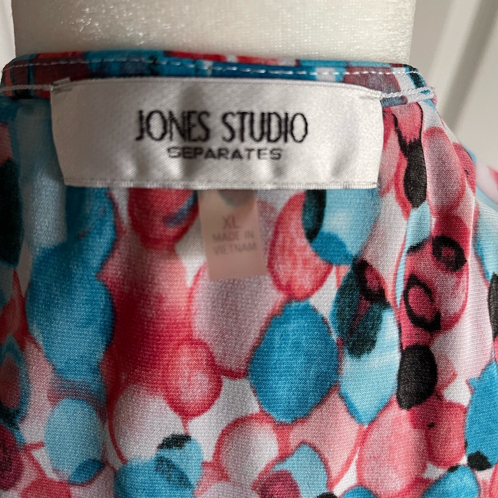 Colorful Coral and Teal Sleeveless Blouse - Picture 6 of 7